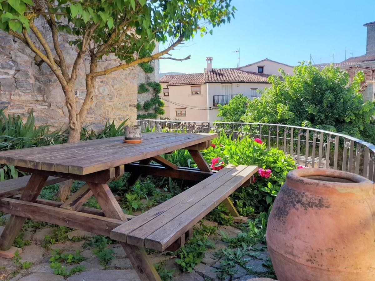 Casas de trevijano Cañon del rio leza jardin y barbacoa Soto en Cameros Exterior foto