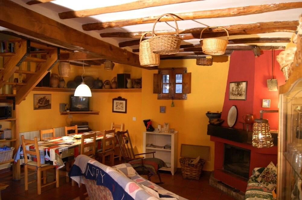 Casas de trevijano Cañon del rio leza jardin y barbacoa Soto en Cameros Exterior foto