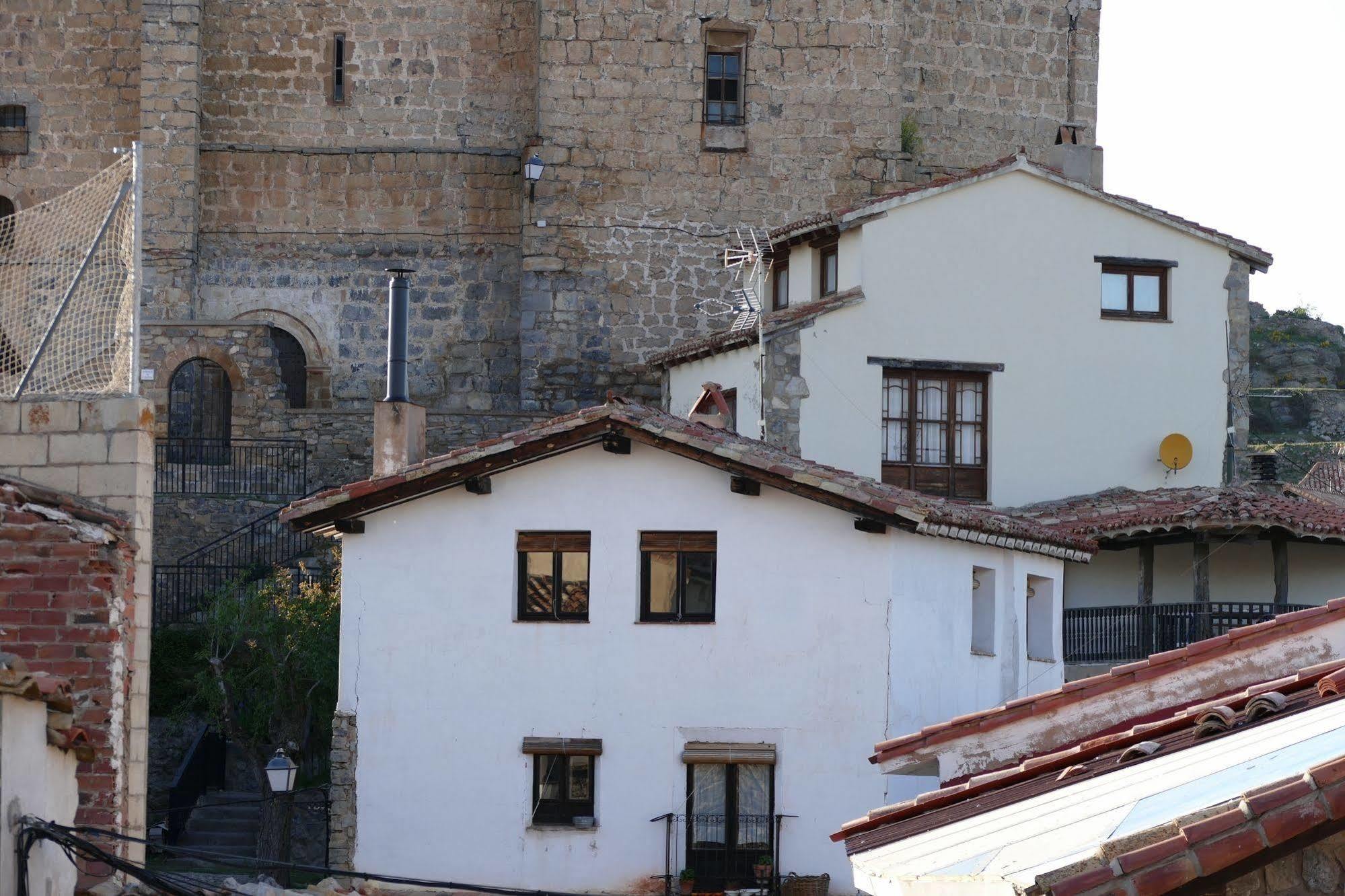 Casas de trevijano Cañon del rio leza jardin y barbacoa Soto en Cameros Exterior foto
